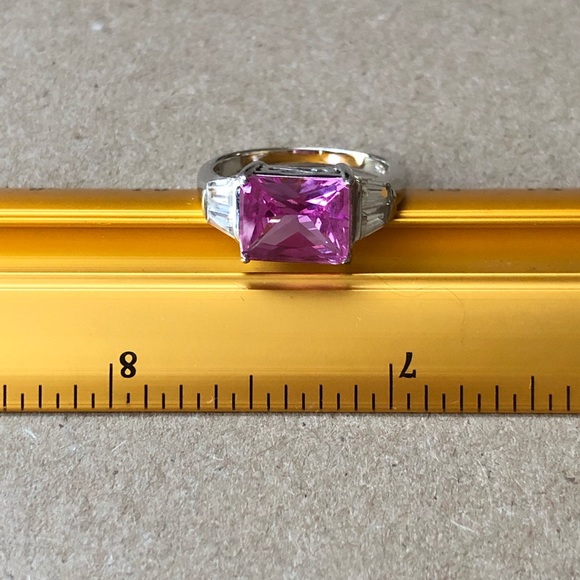 Unusual Pink Solitaire - Picture 7 of 8